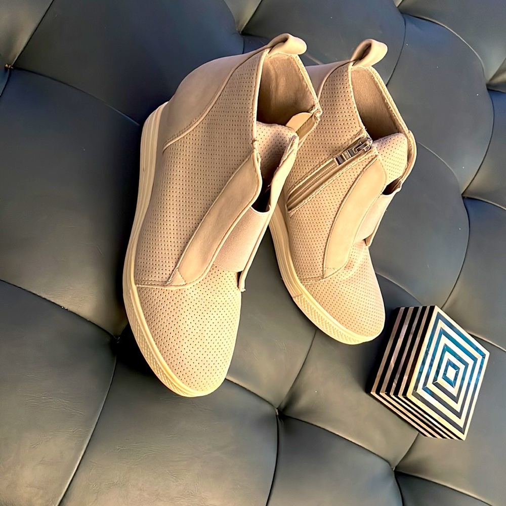 Wedge sneaker light grey suede